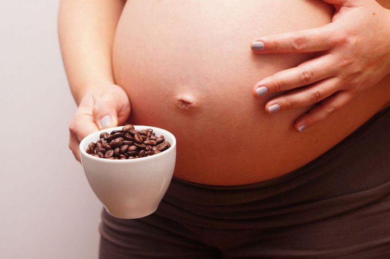 Bà bầu uống cà phê có ảnh hưởng đến  thai nhi không?